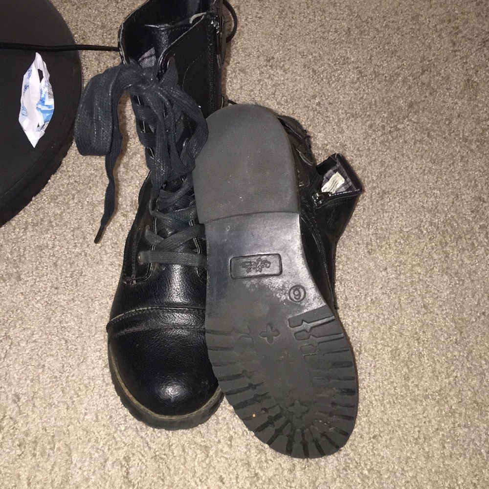 Boots - Picture 3 of 3